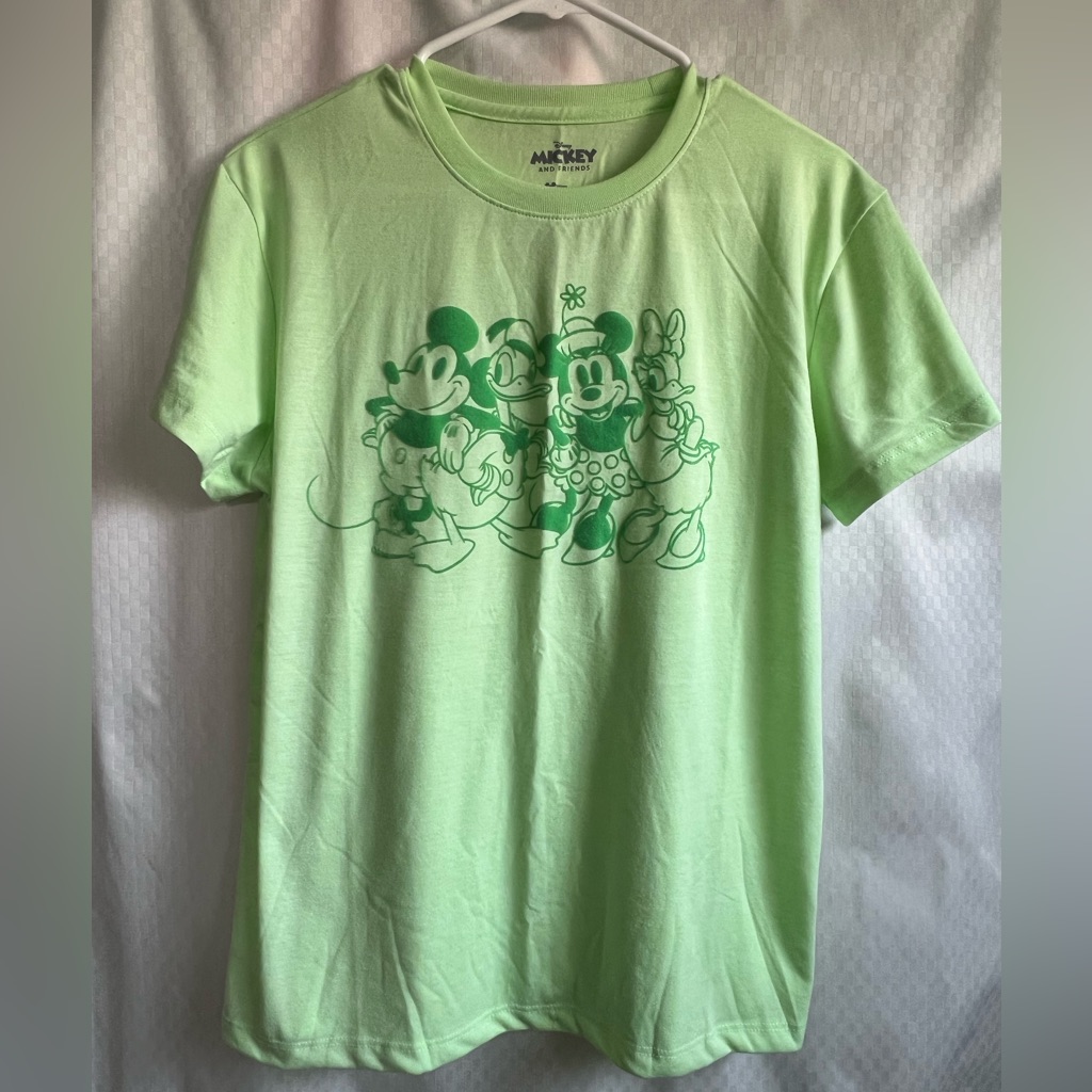 Disney Women's Mickey And Friends Tee Shirt Size Medium New